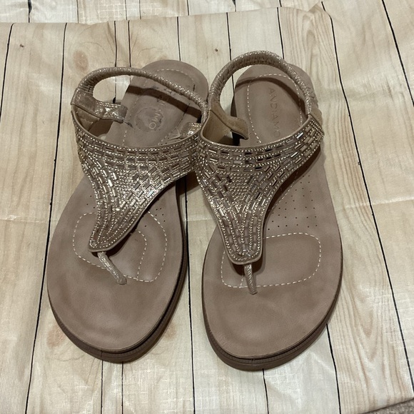 Elegant Women's Sandals in Gold by Aerosoles Size 8.5 - Picture 2 of 7